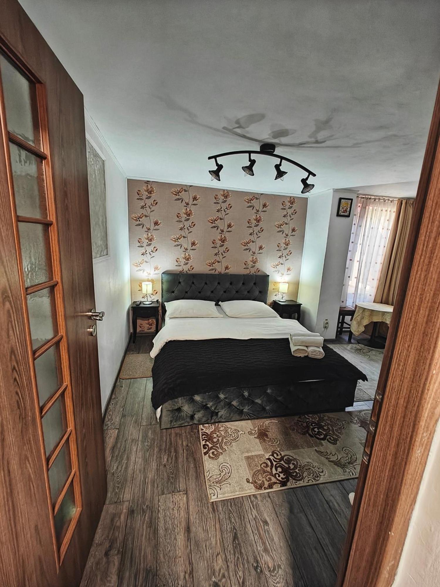 Casa Miclau Apartment เบยเล เฮร์คูลาเน ภายนอก รูปภาพ