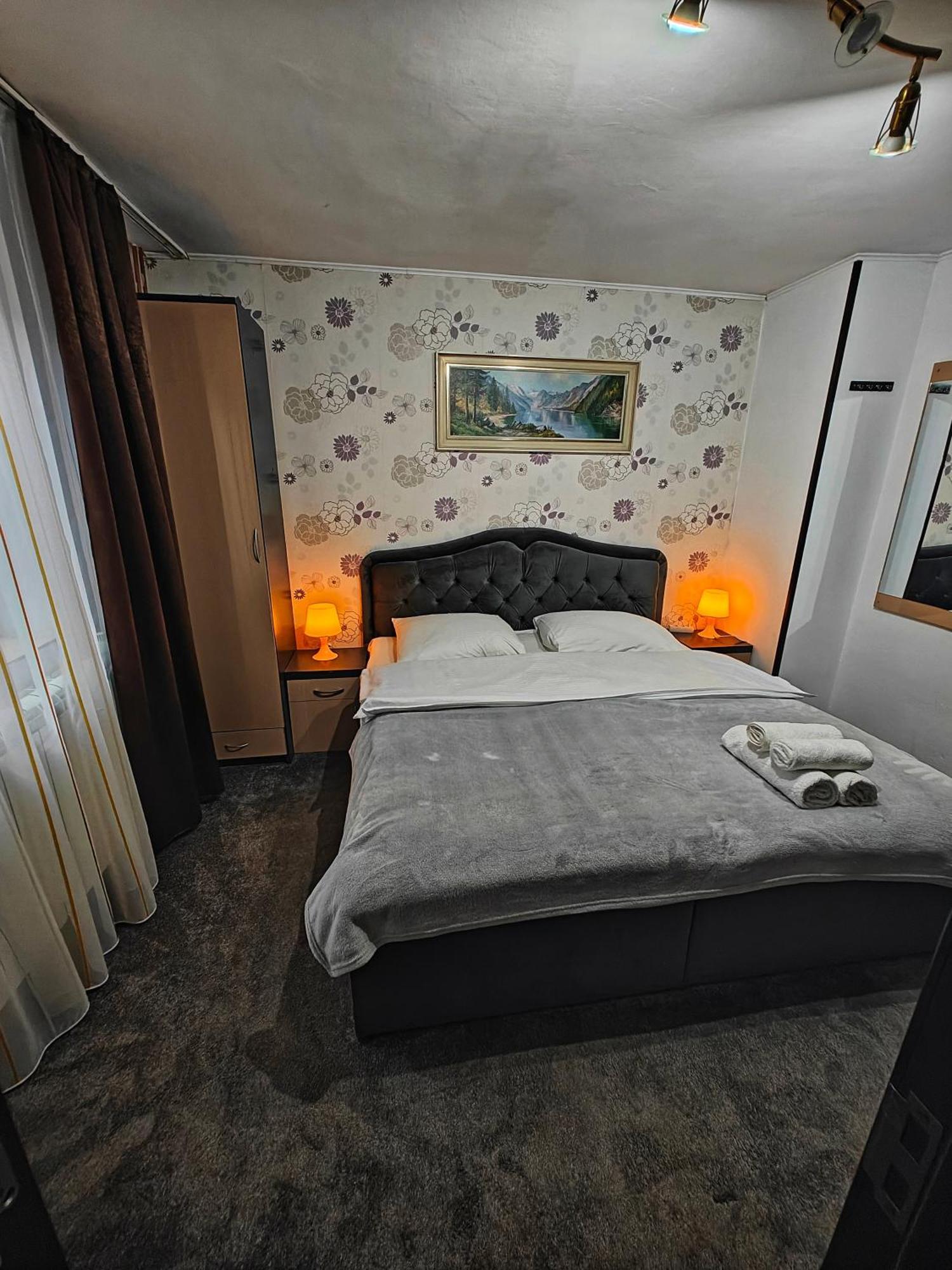 Casa Miclau Apartment เบยเล เฮร์คูลาเน ภายนอก รูปภาพ